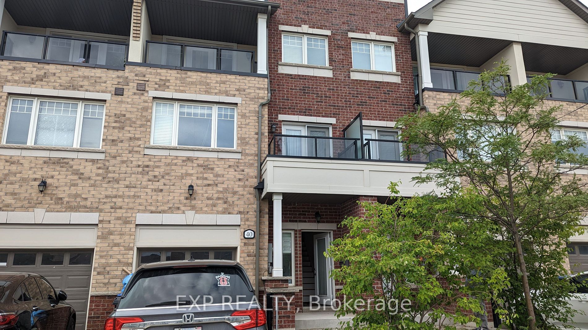 40 Sky Harbour Dr, #Upper