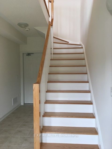 40 Sky Harbour Dr, #Upper