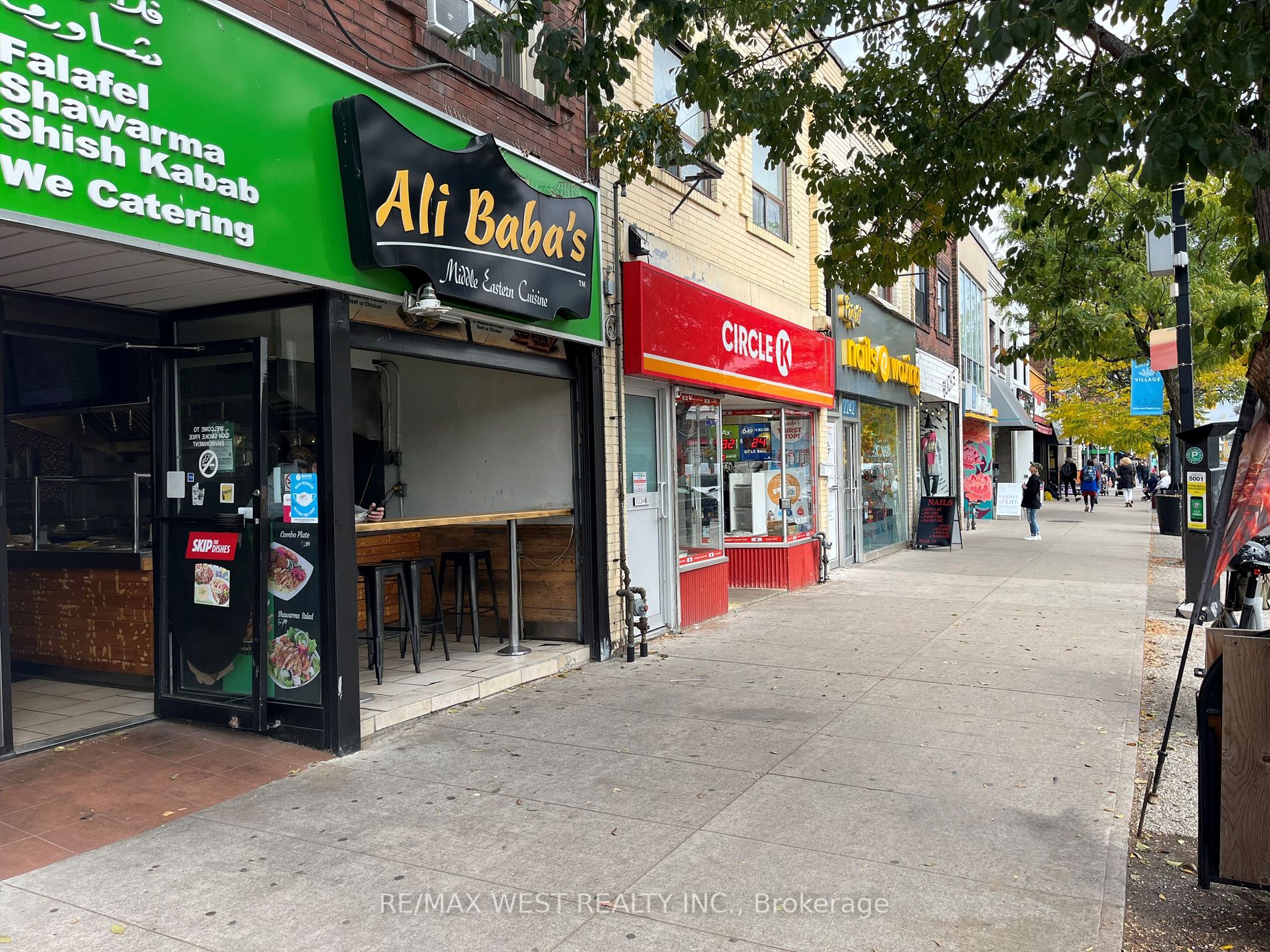 2244 Bloor St W