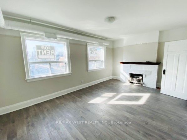 2244 Bloor St W