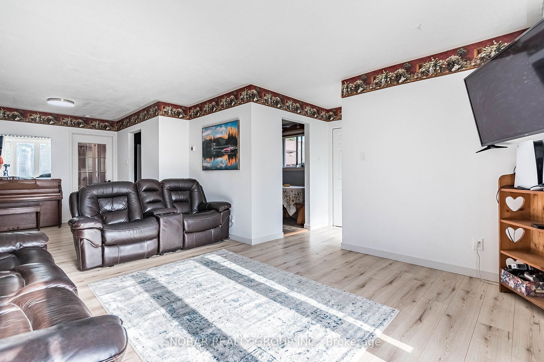 830 Eaglemount Cres