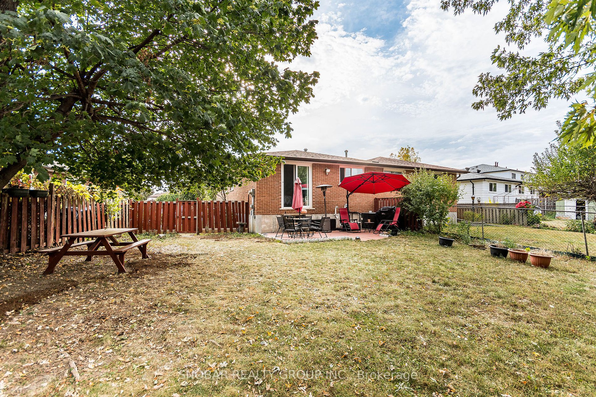 830 Eaglemount Cres