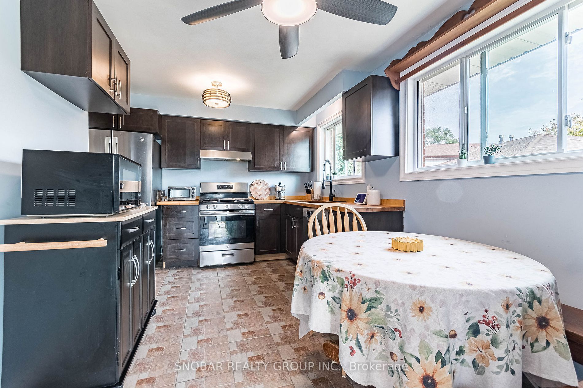 830 Eaglemount Cres