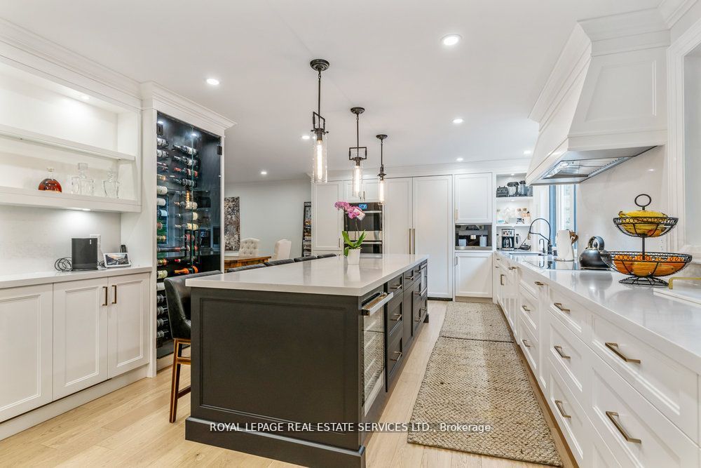 2498 Robin Dr
