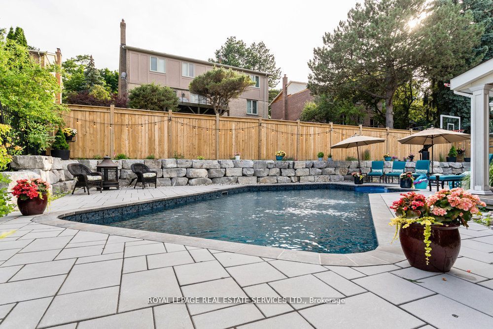 2498 Robin Dr