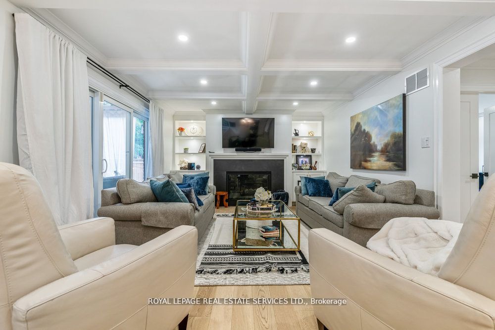2498 Robin Dr