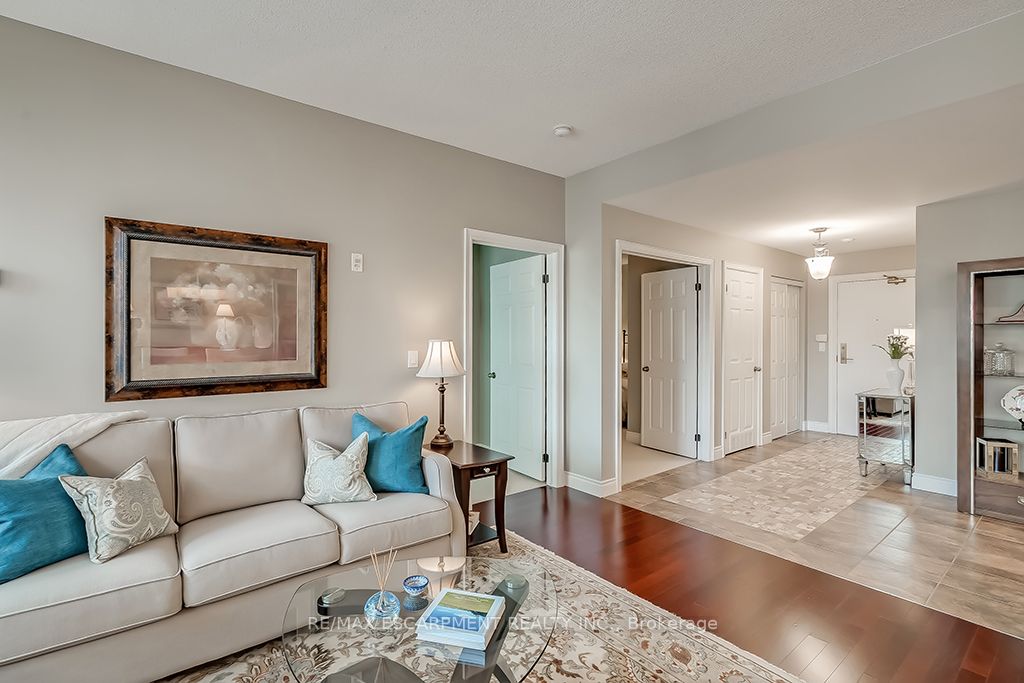 399 Elizabeth Street, #411