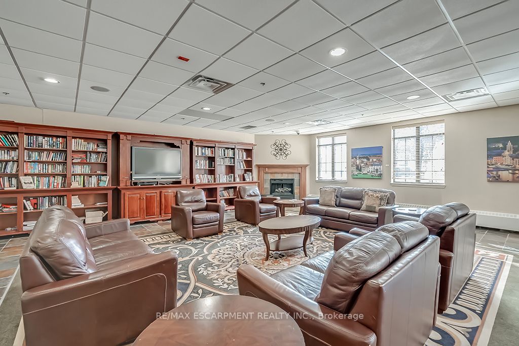 399 Elizabeth Street, #411