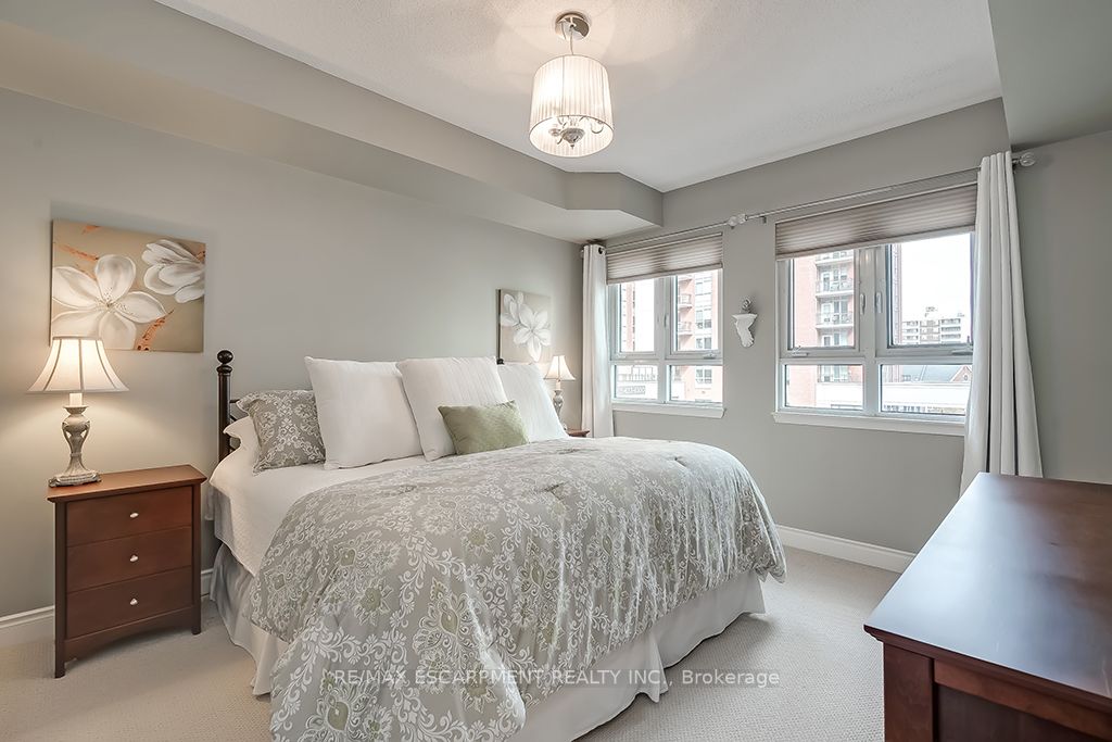 399 Elizabeth Street, #411