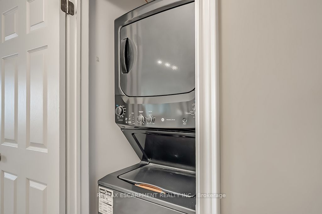 399 Elizabeth Street, #411