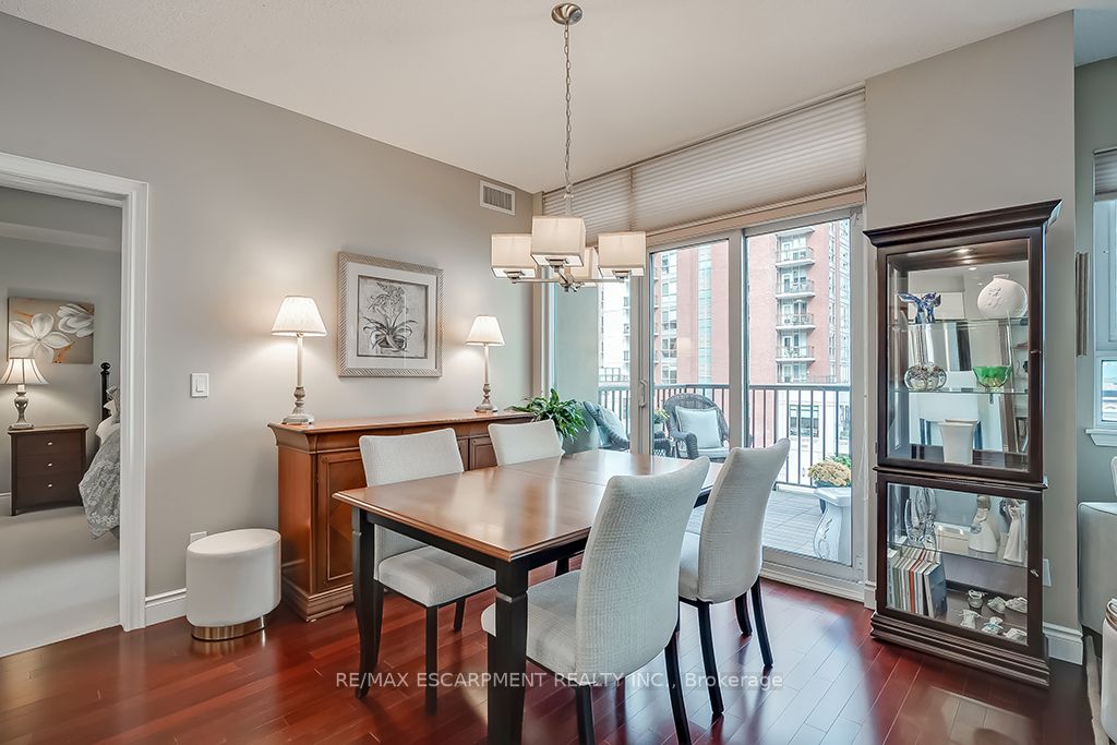 399 Elizabeth Street, #411