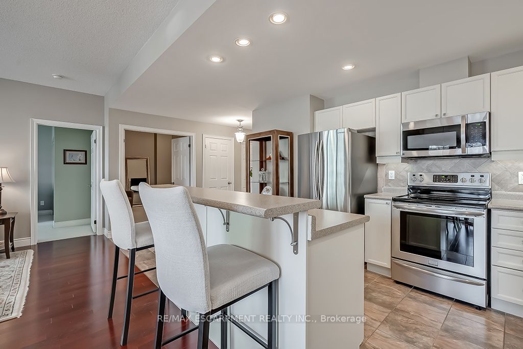 399 Elizabeth Street, #411