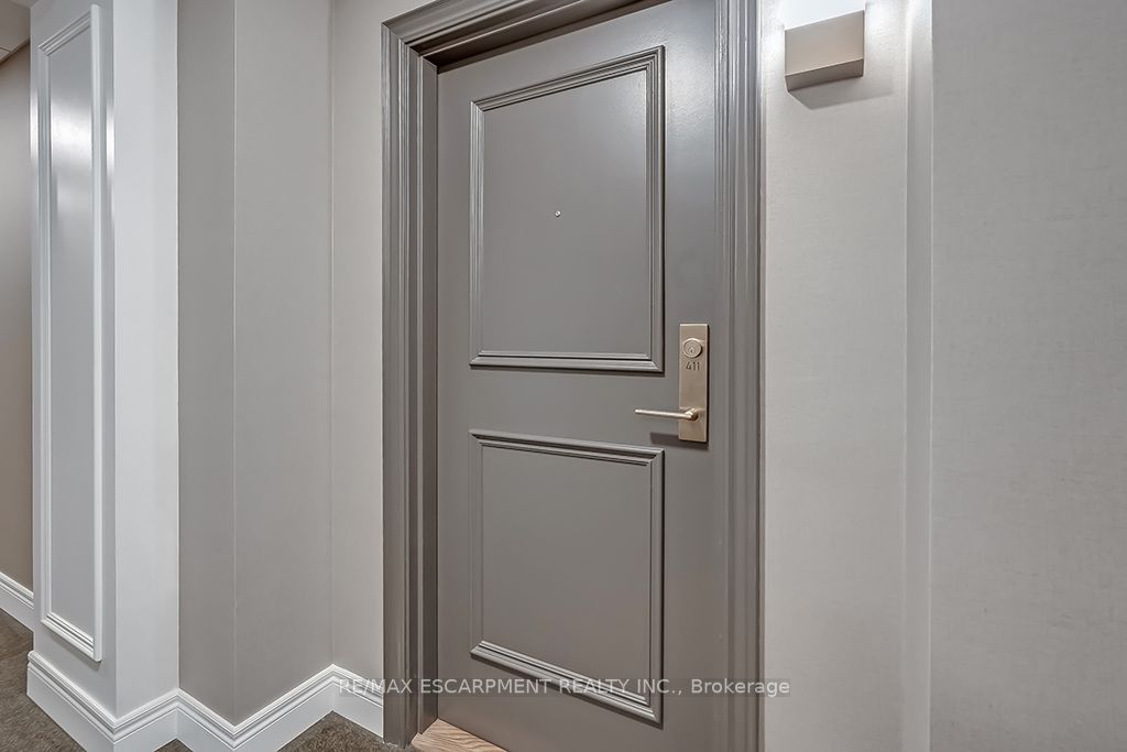 399 Elizabeth Street, #411