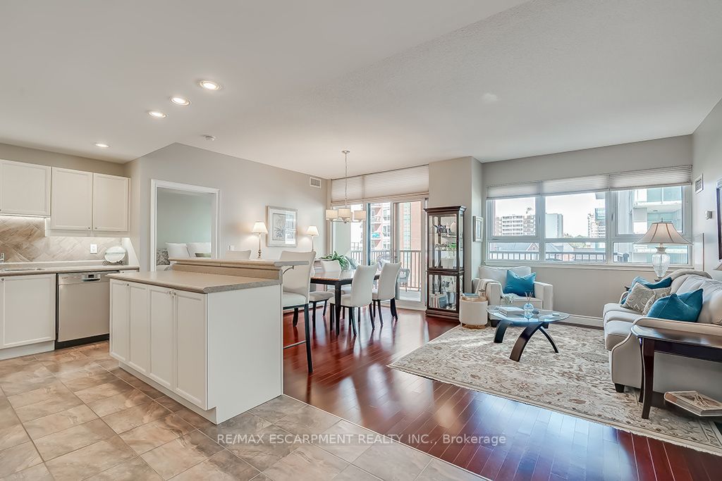 399 Elizabeth Street, #411