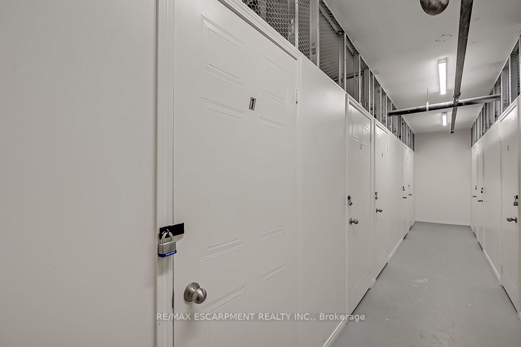 399 Elizabeth Street, #411