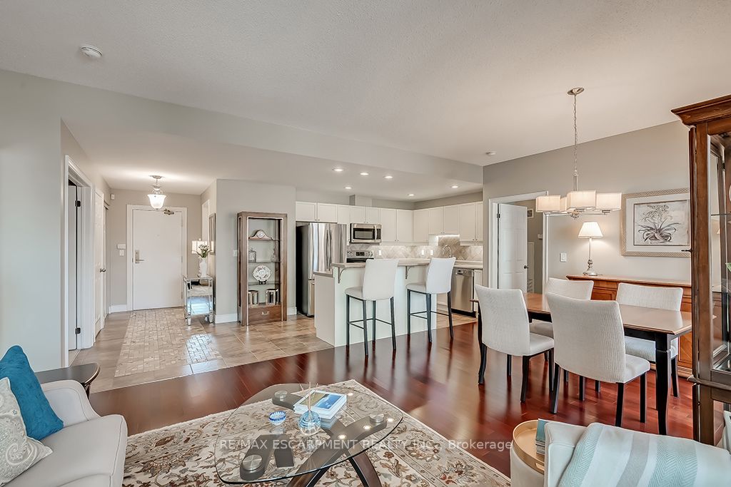 399 Elizabeth Street, #411