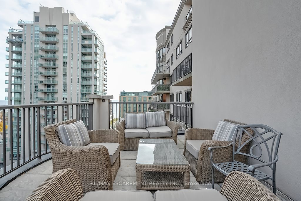 399 Elizabeth Street, #411