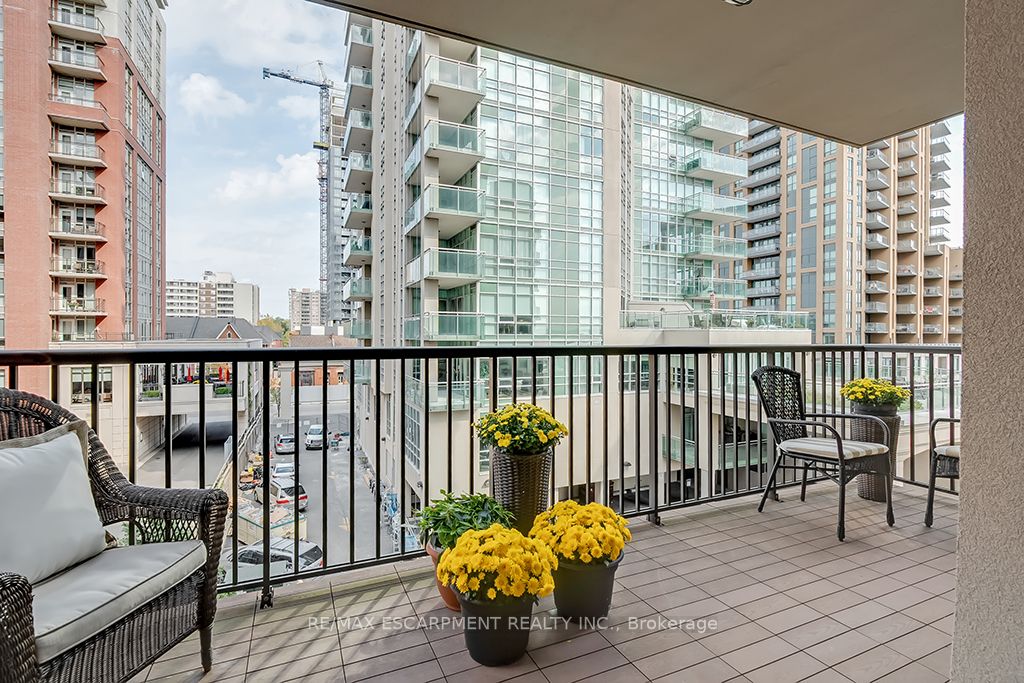 399 Elizabeth Street, #411