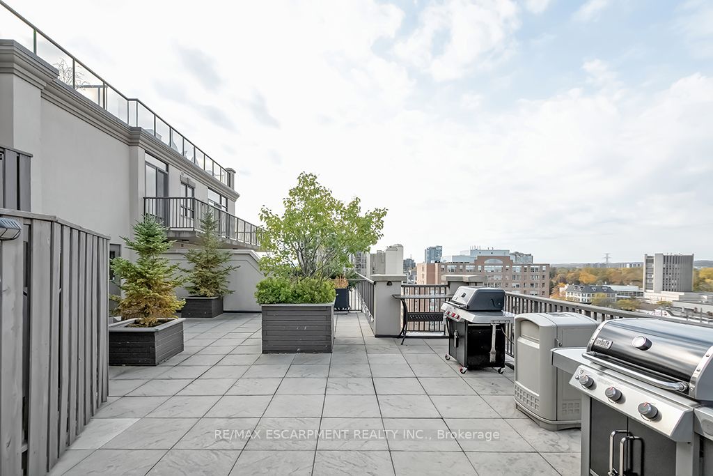 399 Elizabeth Street, #411