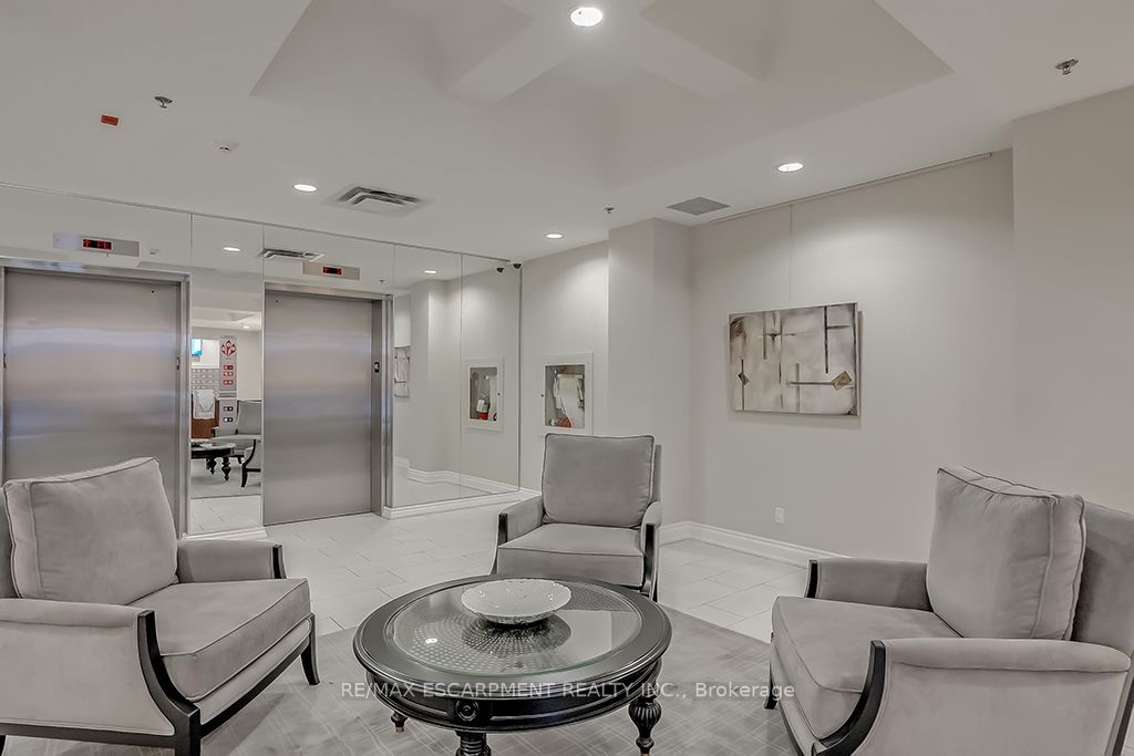 399 Elizabeth Street, #411