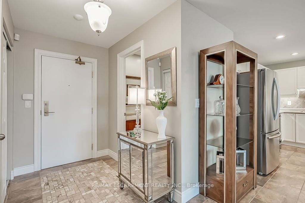 399 Elizabeth Street, #411