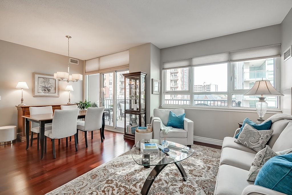 399 Elizabeth Street, #411