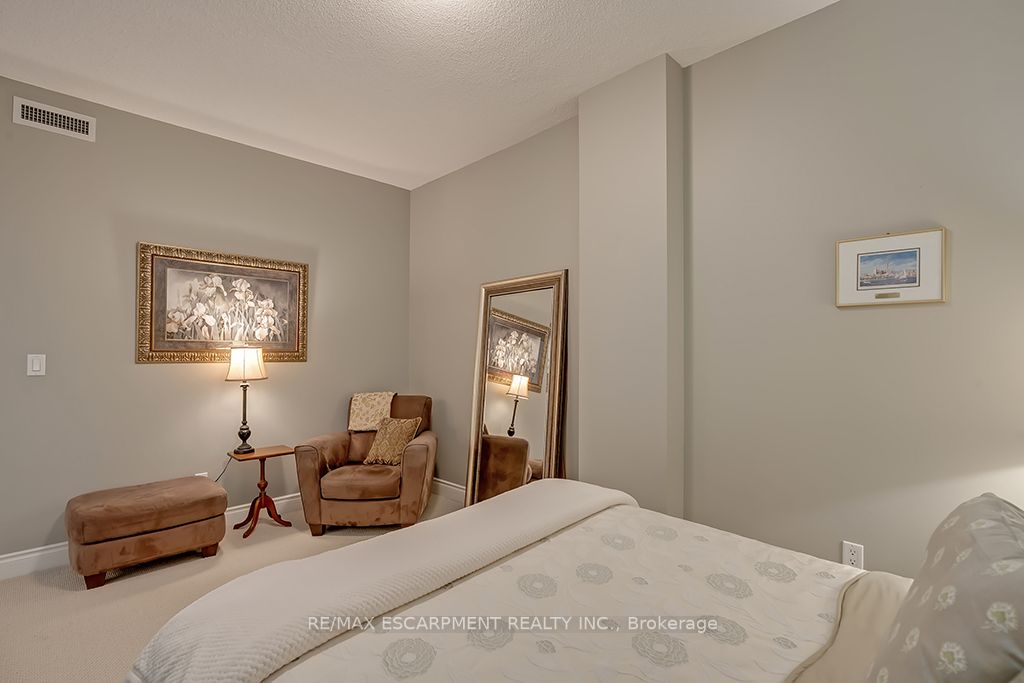 399 Elizabeth Street, #411