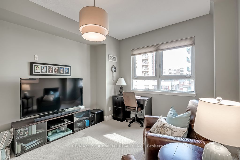 399 Elizabeth Street, #411