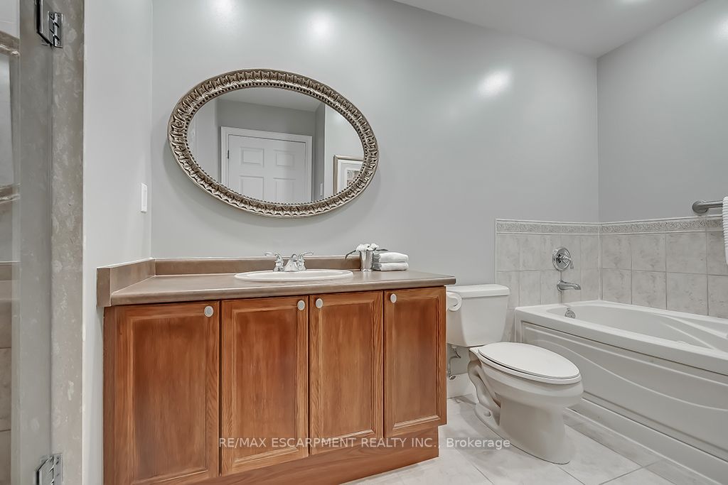399 Elizabeth Street, #411