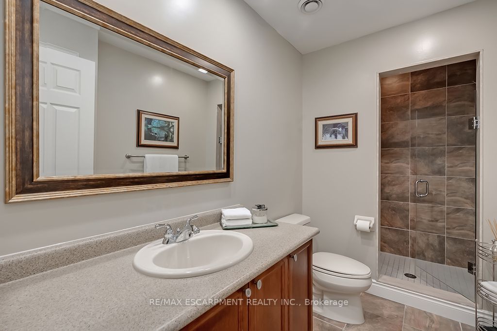 399 Elizabeth Street, #411