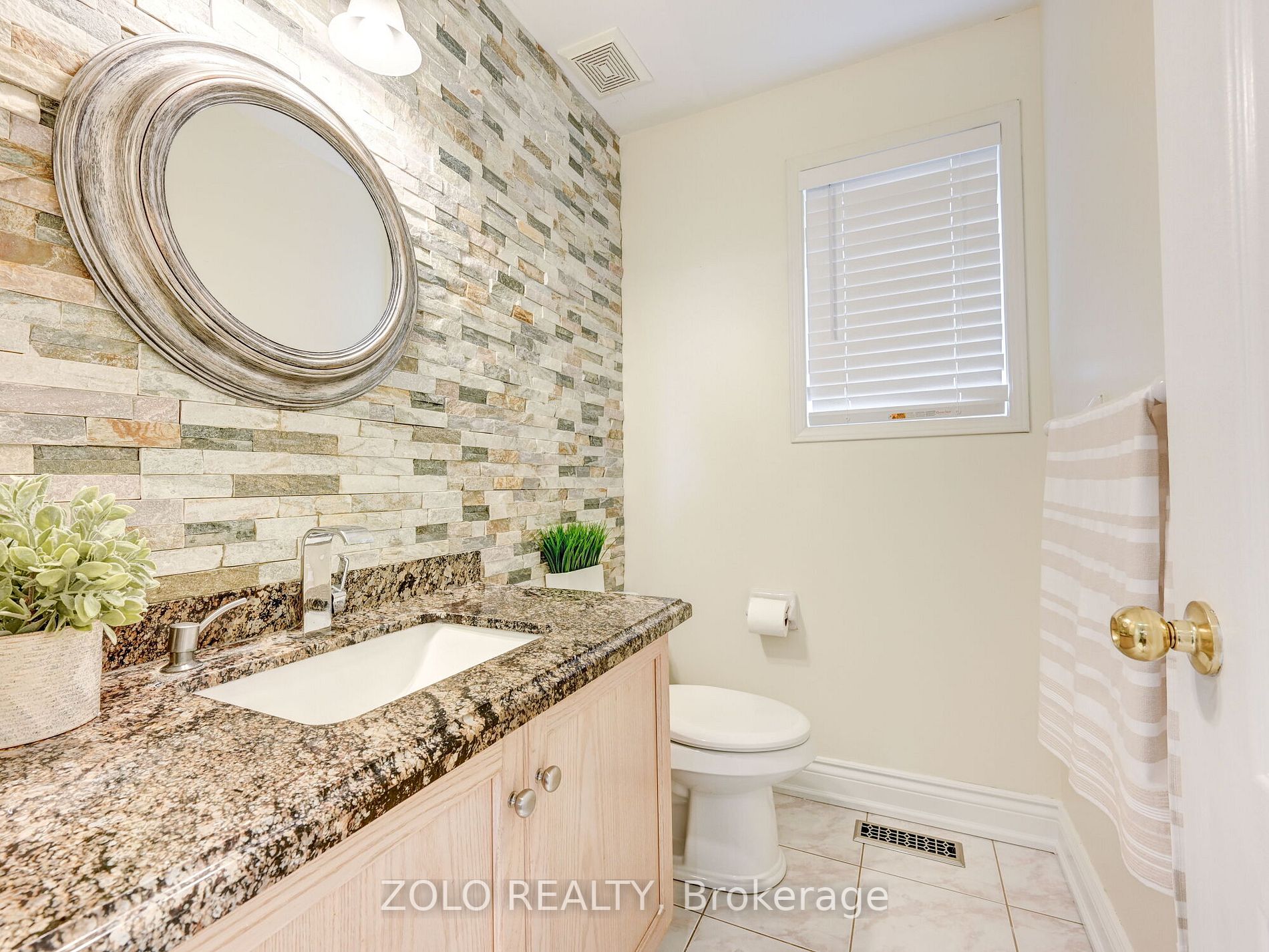2375 East Gate Cres