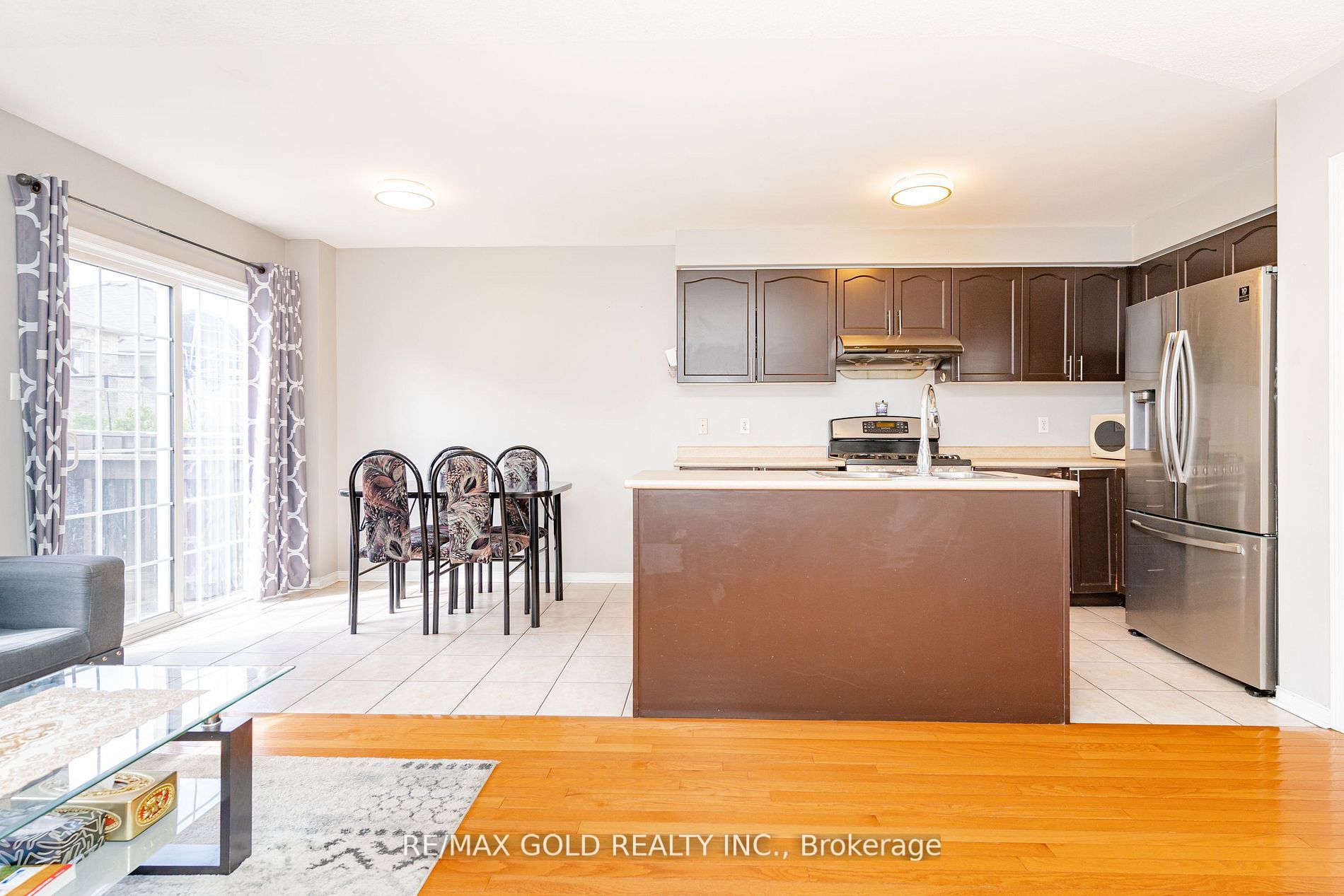 95 Crystalview Crescent