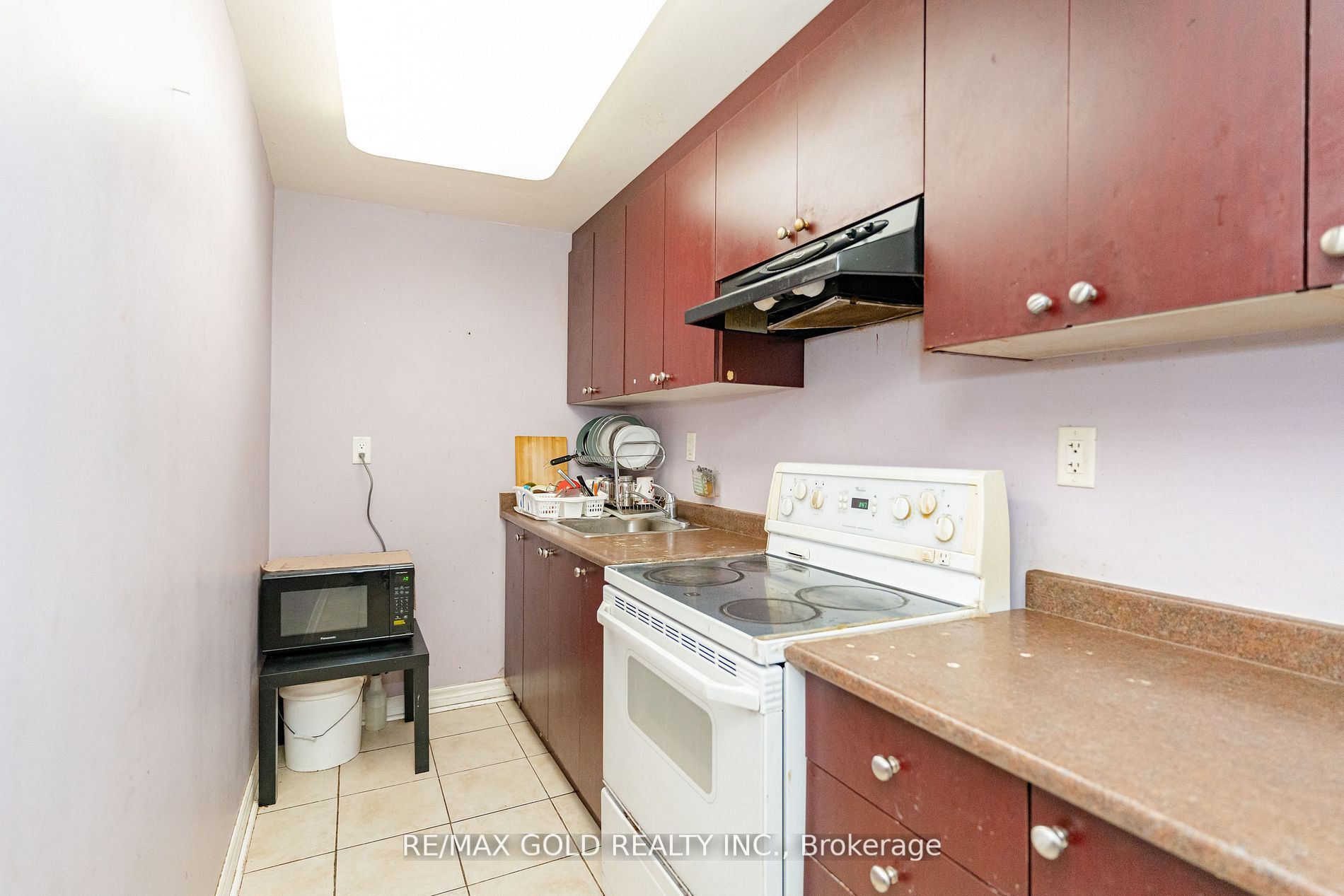 95 Crystalview Crescent