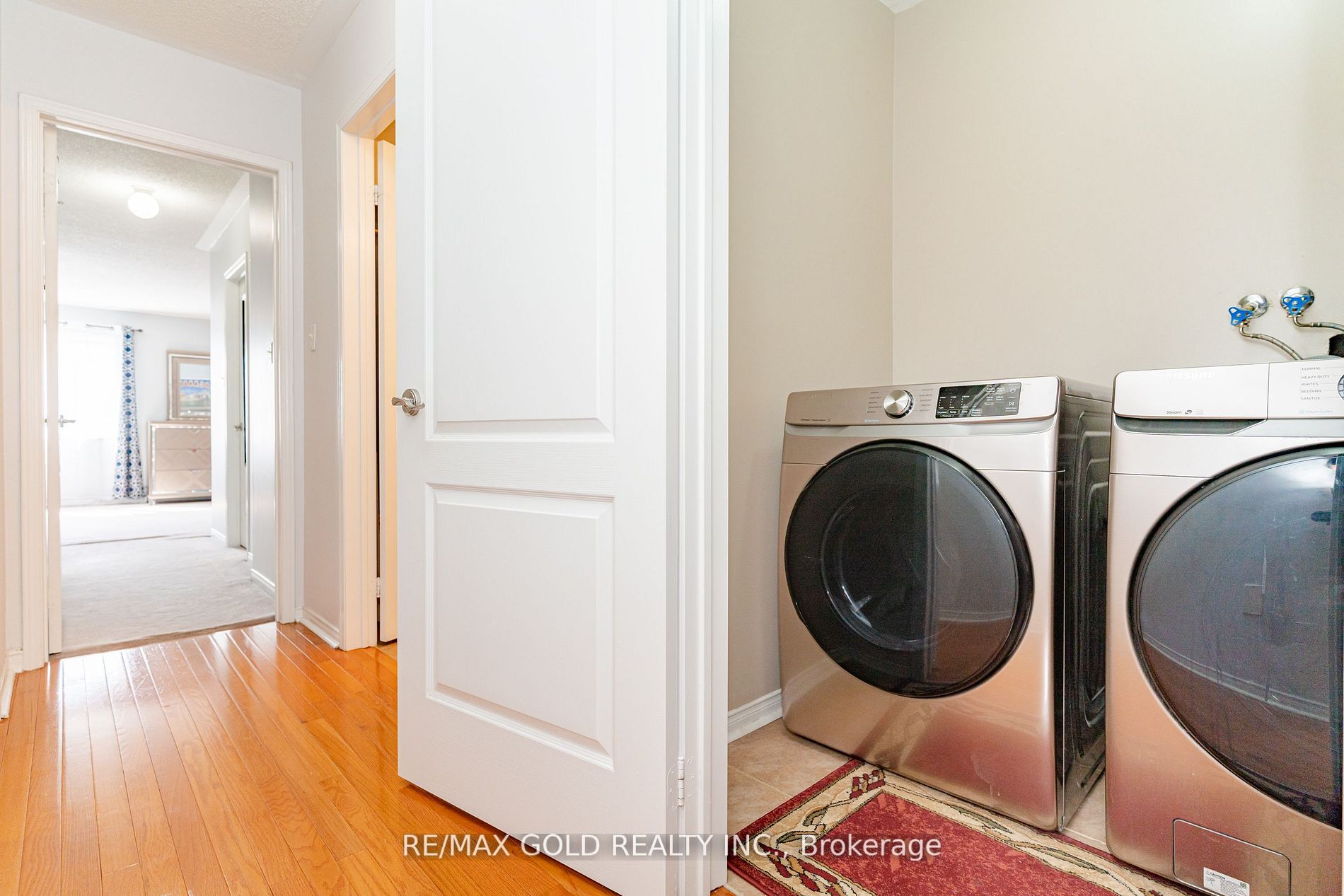 95 Crystalview Crescent