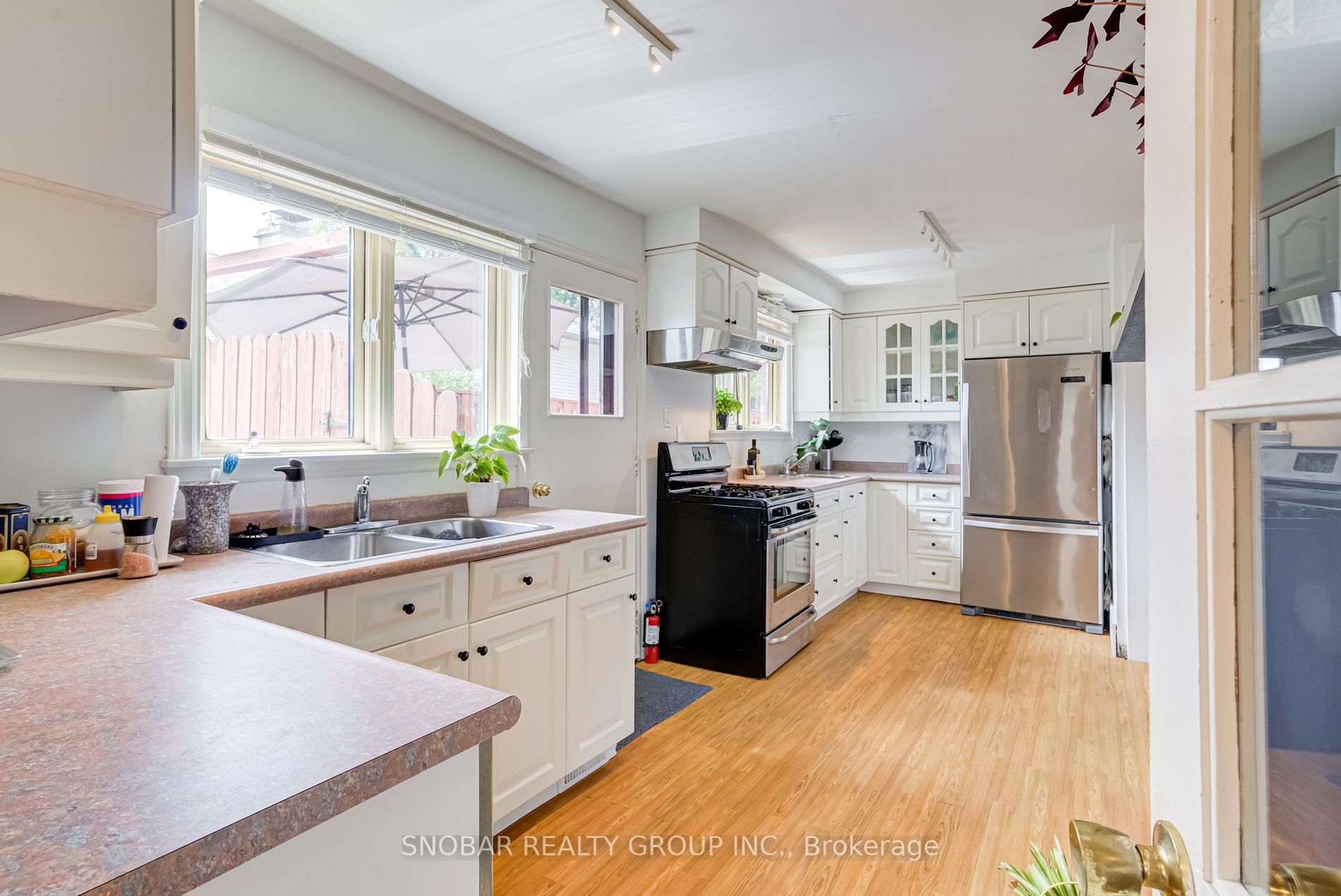3424 Ellengale Dr