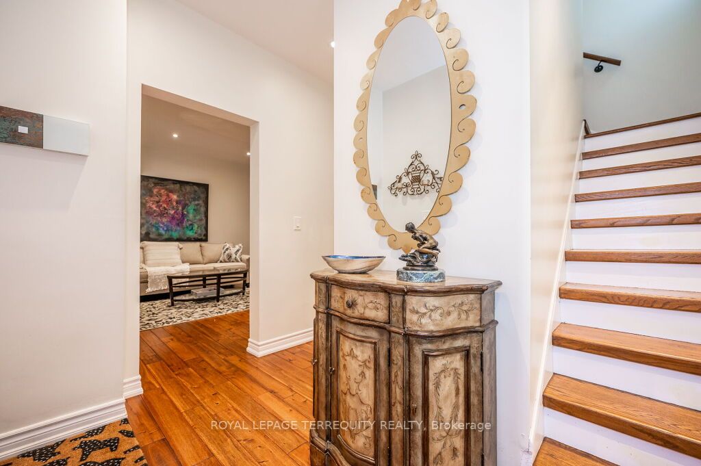 34 Queens Dr