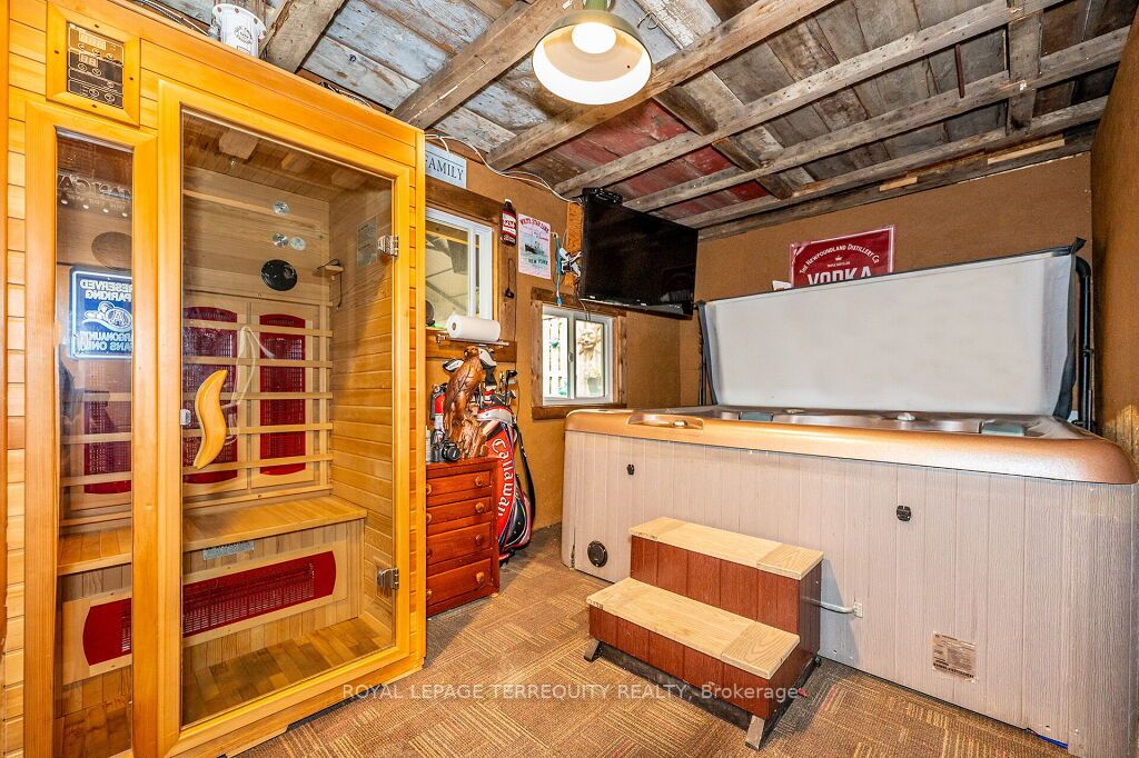 34 Queens Dr