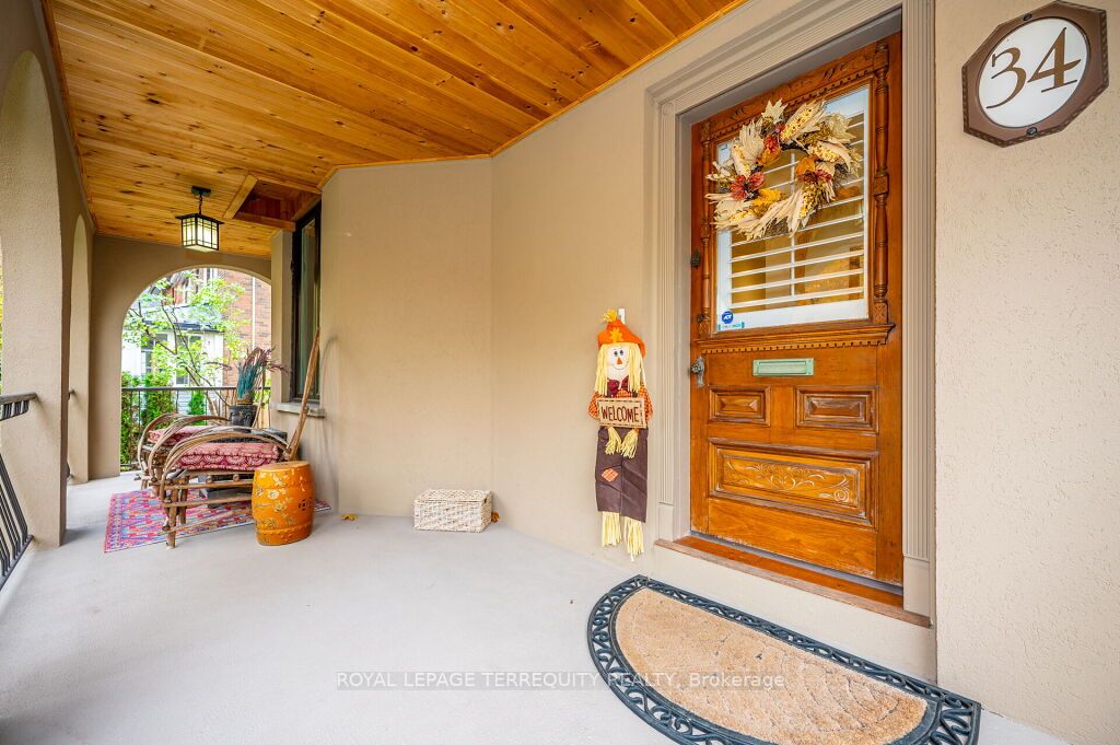 34 Queens Dr