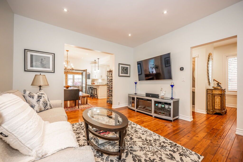 34 Queens Dr