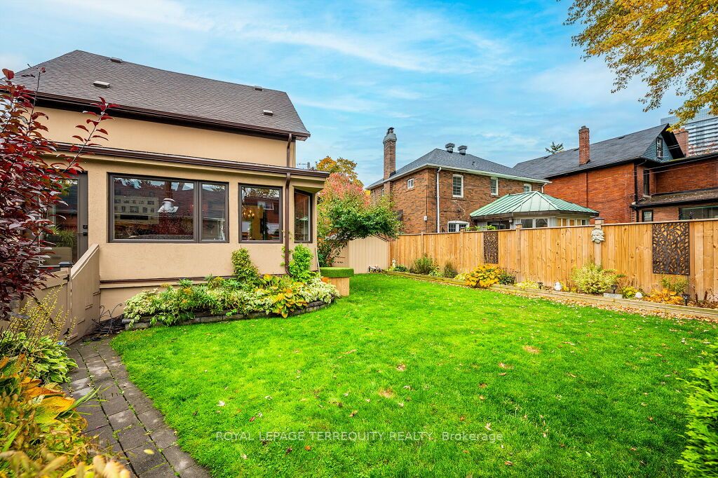 34 Queens Dr