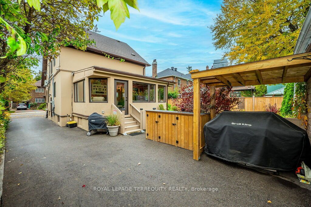 34 Queens Dr