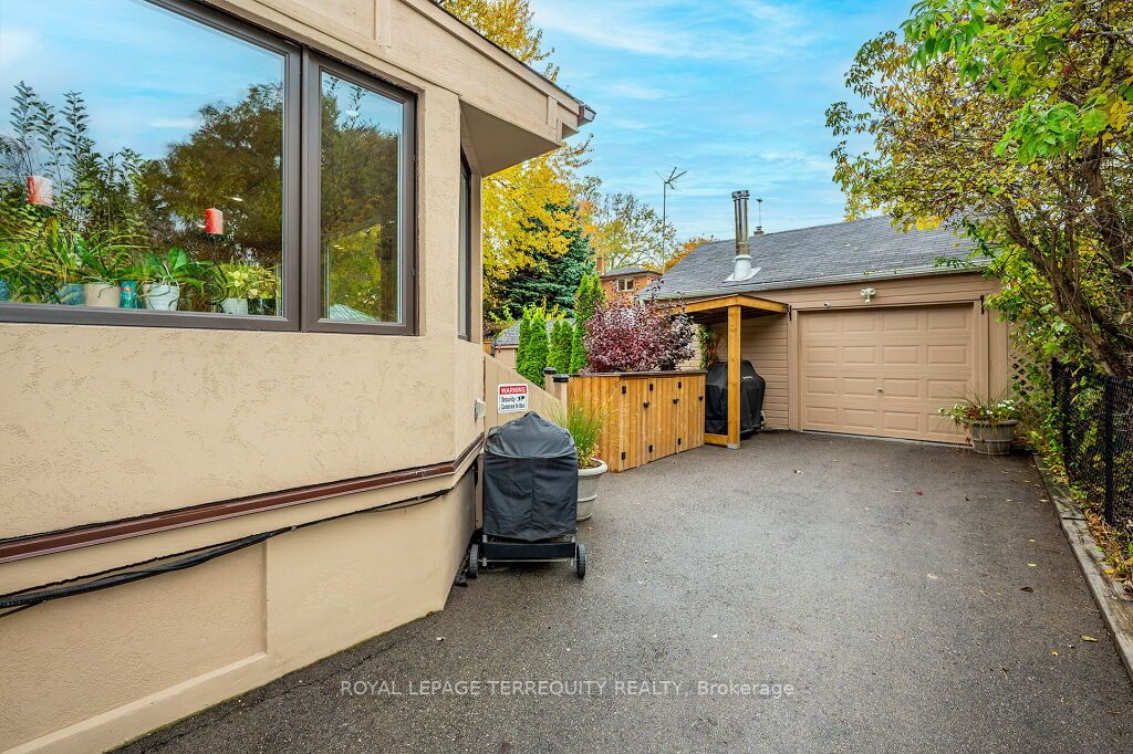 34 Queens Dr