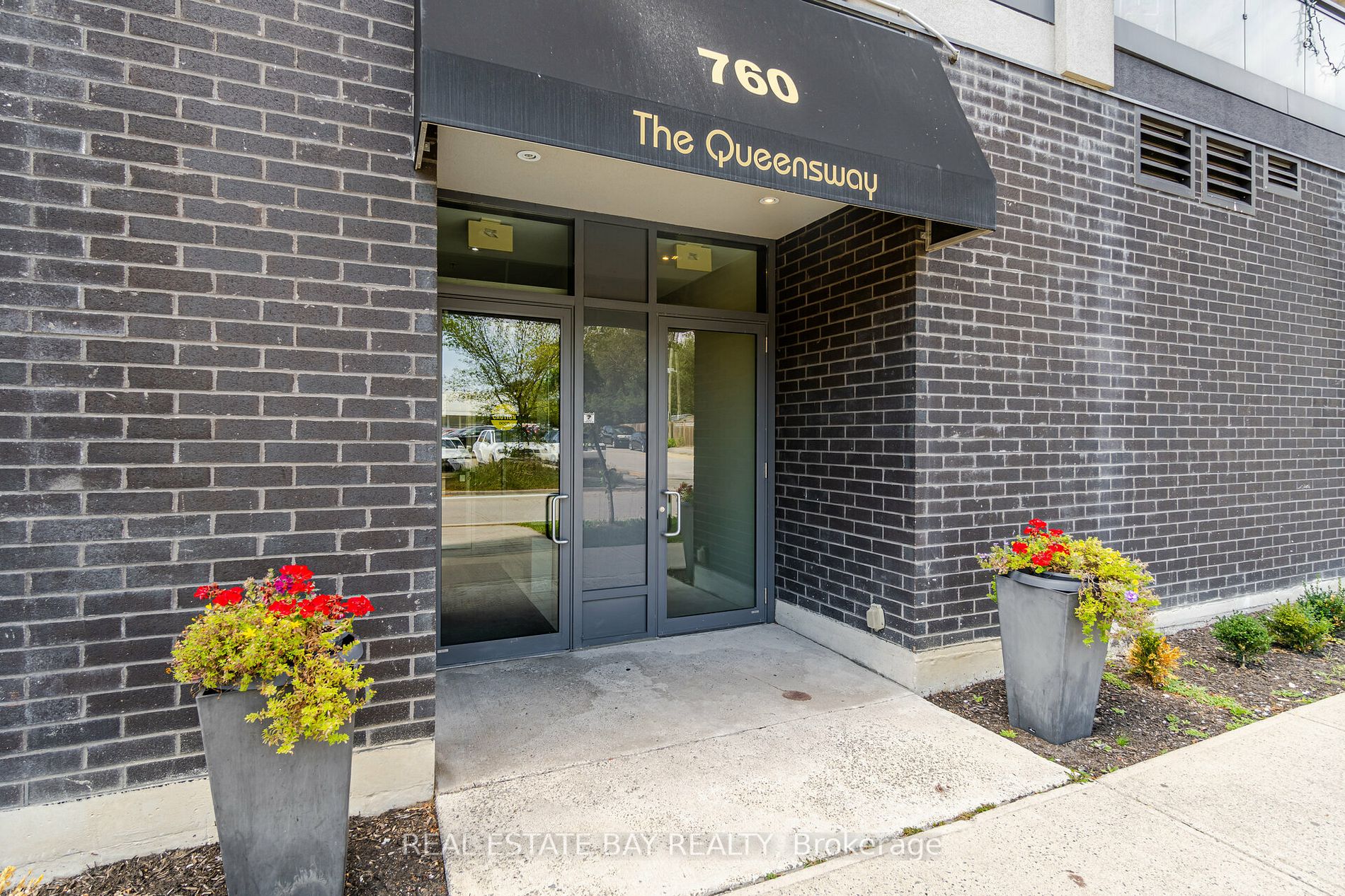 760 The Queensway, #504