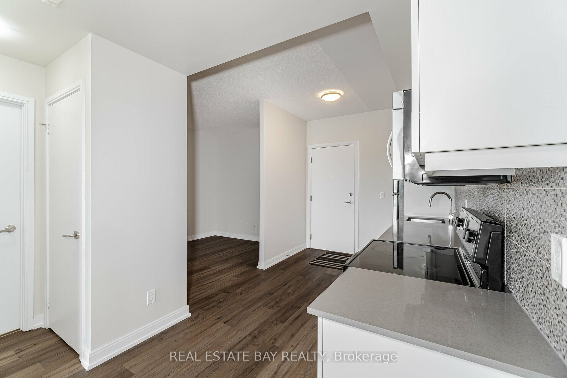 760 The Queensway, #504