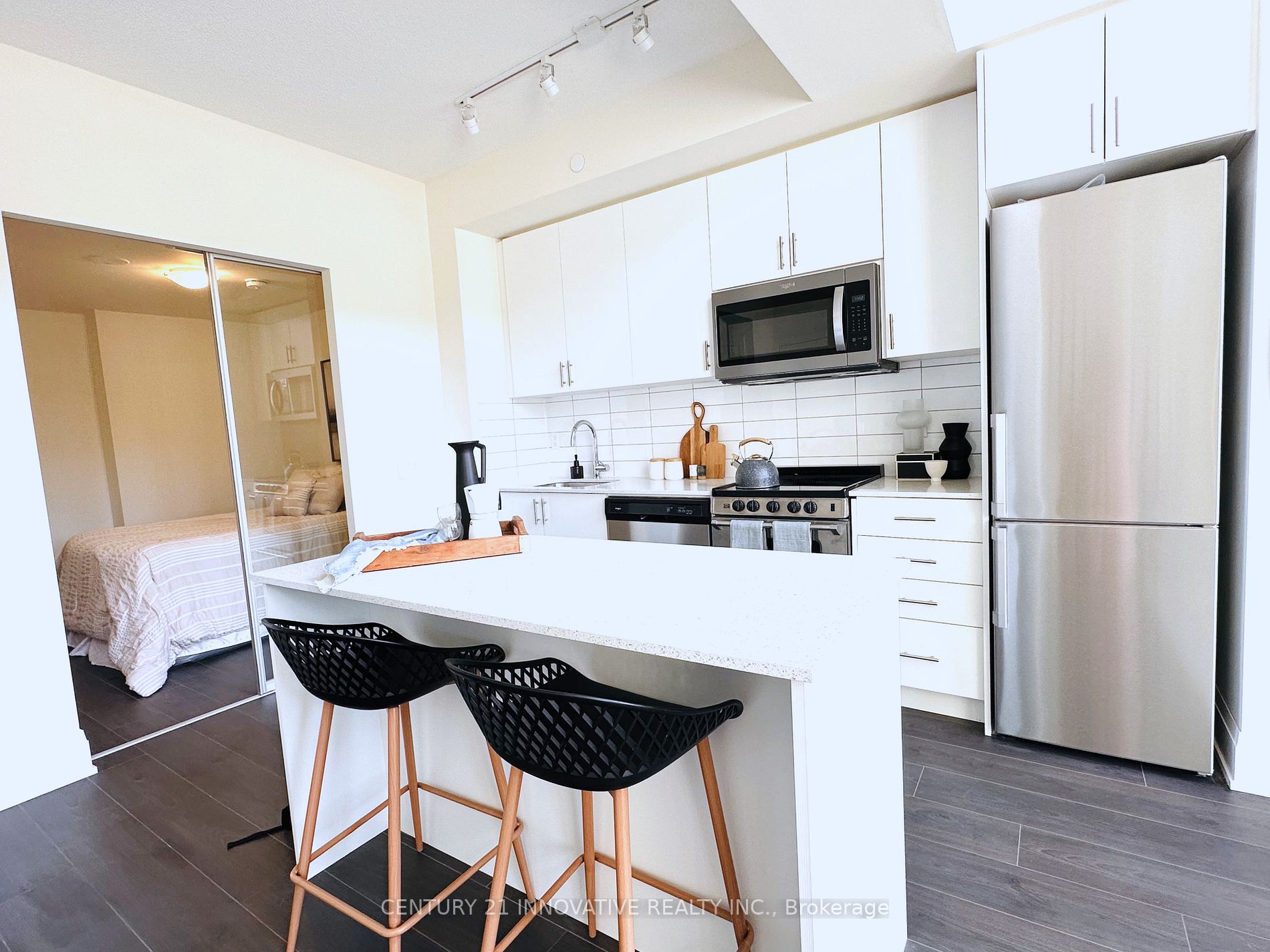 509 Dundas St W, #102