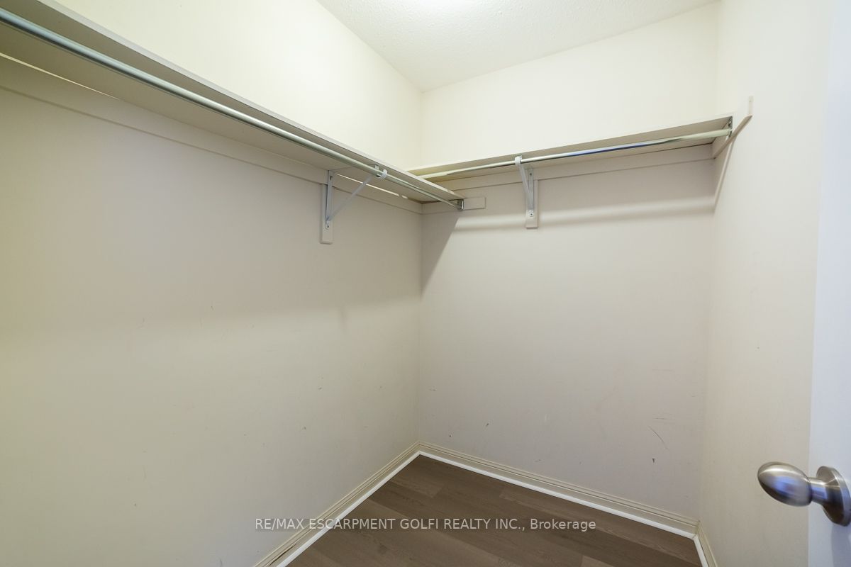 706 Irving Terr