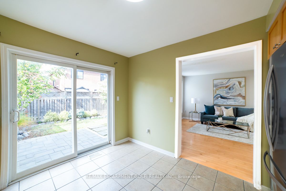 706 Irving Terr