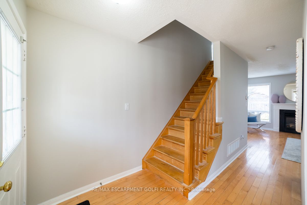 706 Irving Terr