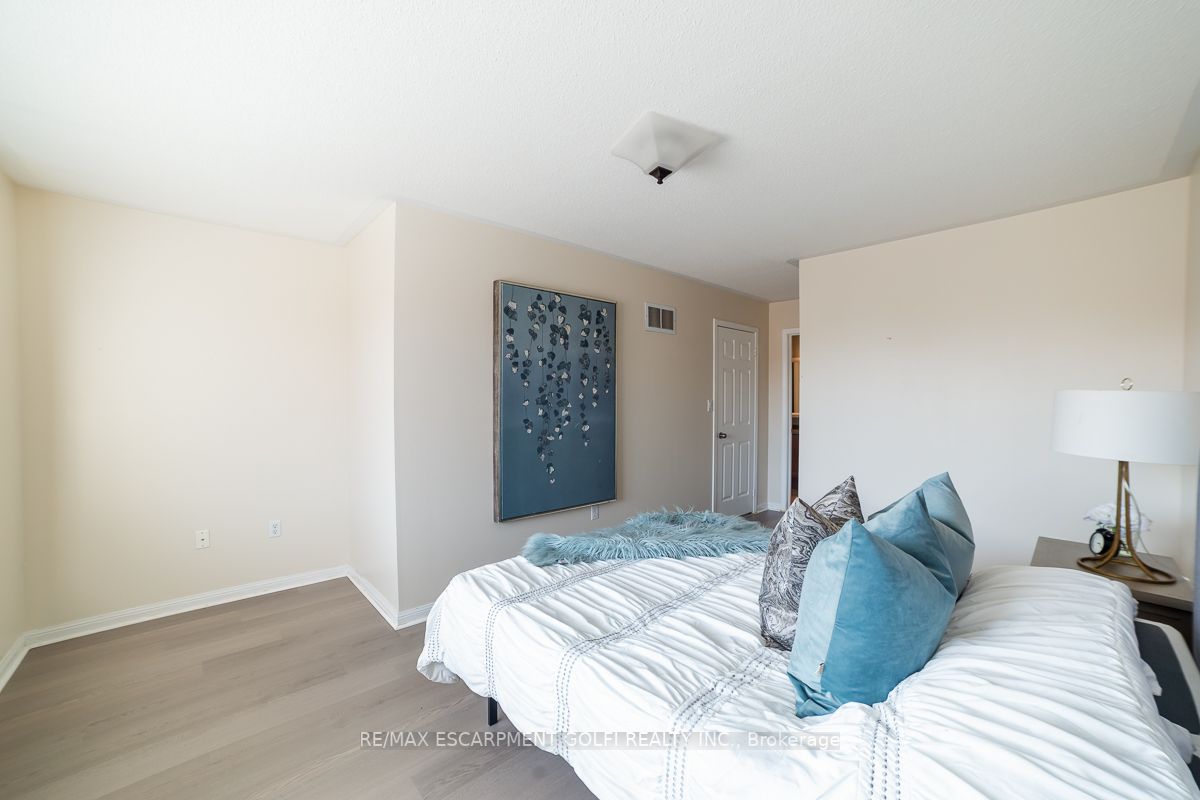 706 Irving Terr