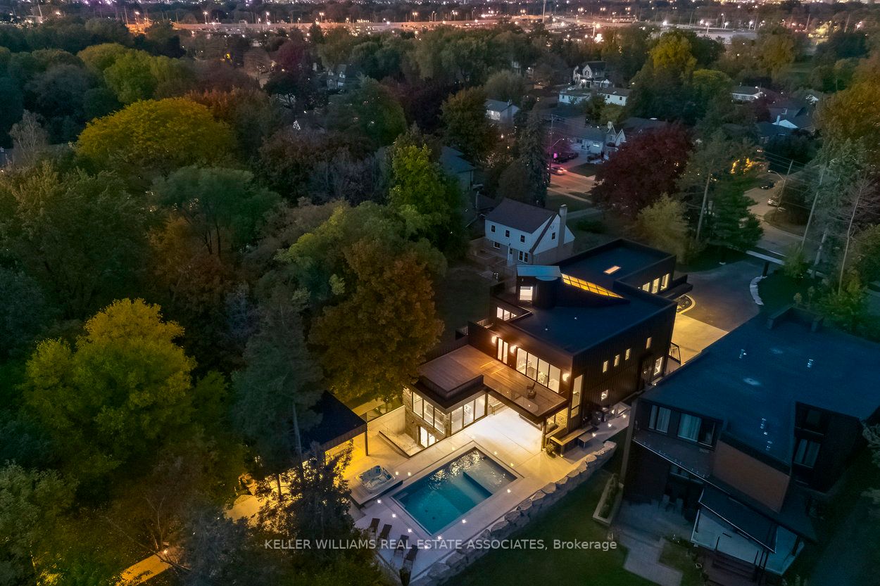 1438 Haig Blvd
